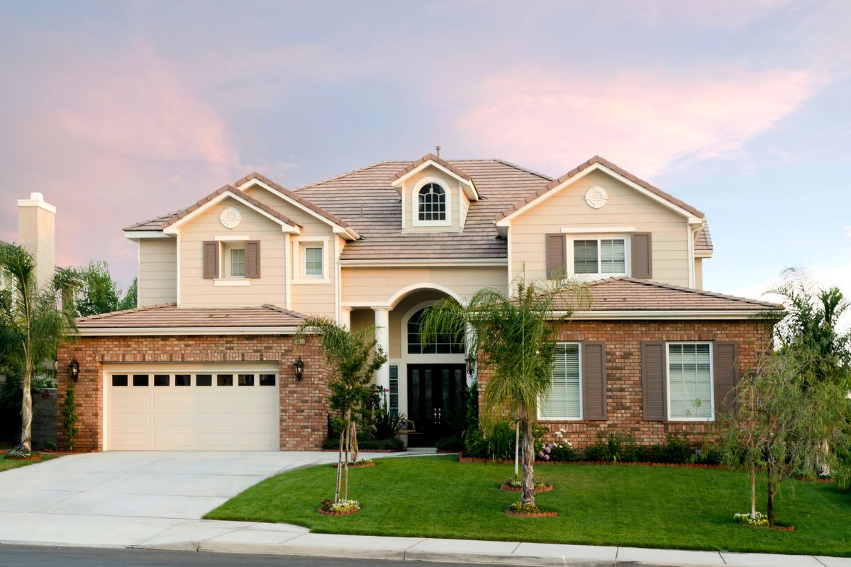 How Much Does It Cost To Stucco A House? (1)